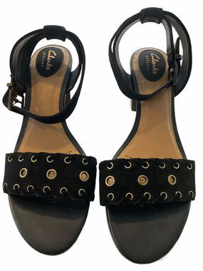 Clarks Artisan Black Grommet Women’s Size 8.M Ankle Wrap Strap Block Heel Sandal